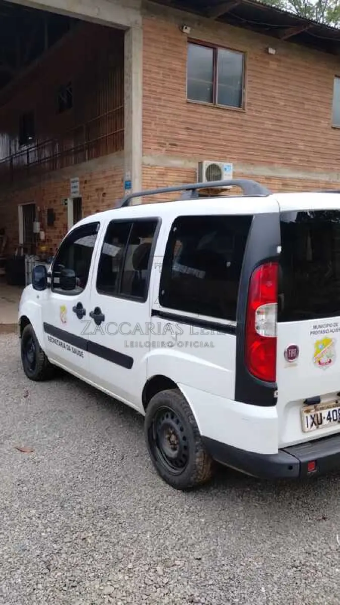 LOTE 003 - FIAT DOBLO ESSENCE E 1.8, ano/modelo 2017/2017, de cor branca, placa IXU-4085, motor flex.