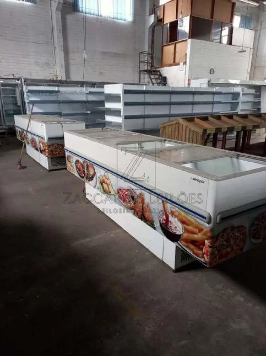 LOTE 017 - Duas ilhas de congelamento da marca Gelopar. Possuem 3 metros cada. Avaliadas em 5.000,00 cada