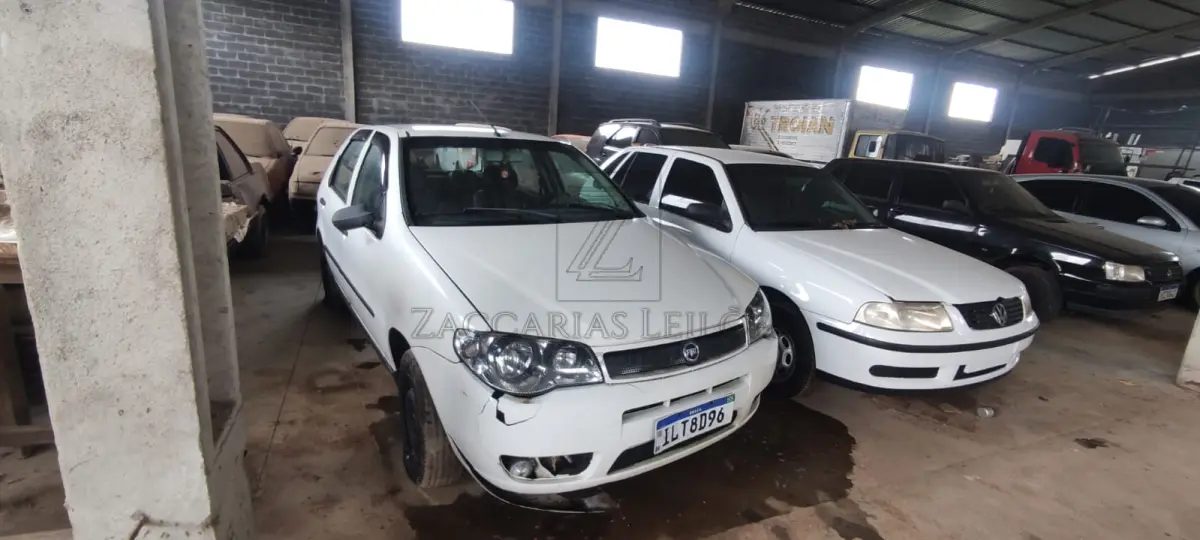 LOTE 006 - Um automóvel da marca FIAT/PALIO ELX, placas ILT-8D96, na cor branca, à gasolina, ano/modelo 2004/2004, RENAVAM 825835747.