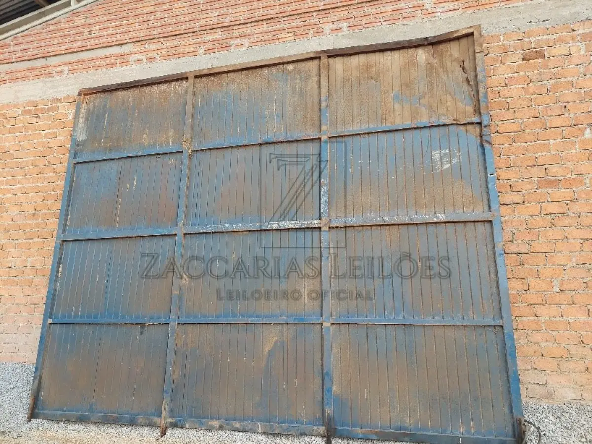 LOTE 009 - Portão de Ferro de correr.