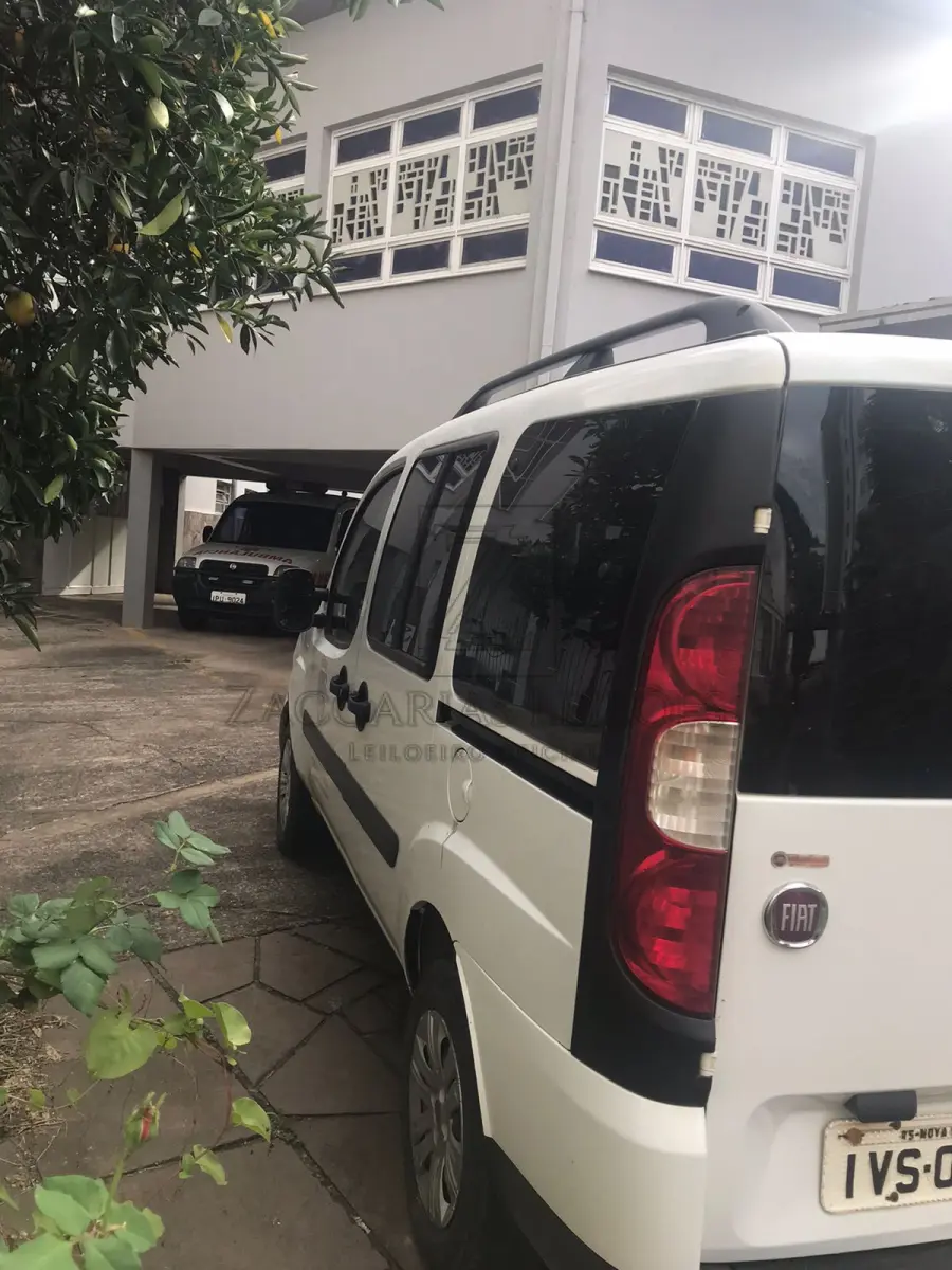 LOTE 006 - AUTOMÓVEL FIAT DOBLO ESSENCE 1.8, ANO/MODELO 2014/2014, COR BRANCA, CILINDRADA 1800CC, COMBUSTÍVEL ÁLCOOL/GASOLINA, 7 PASSAGEIROS, PLACAS IVS-0376, RENAVAM 01014367228
