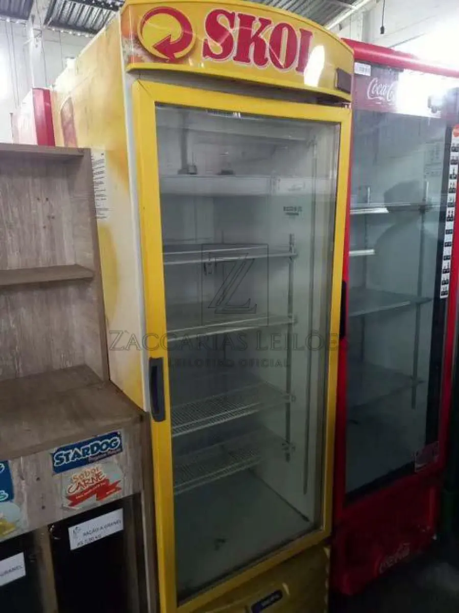 LOTE 026 - Refrigerador Skol 220 L.