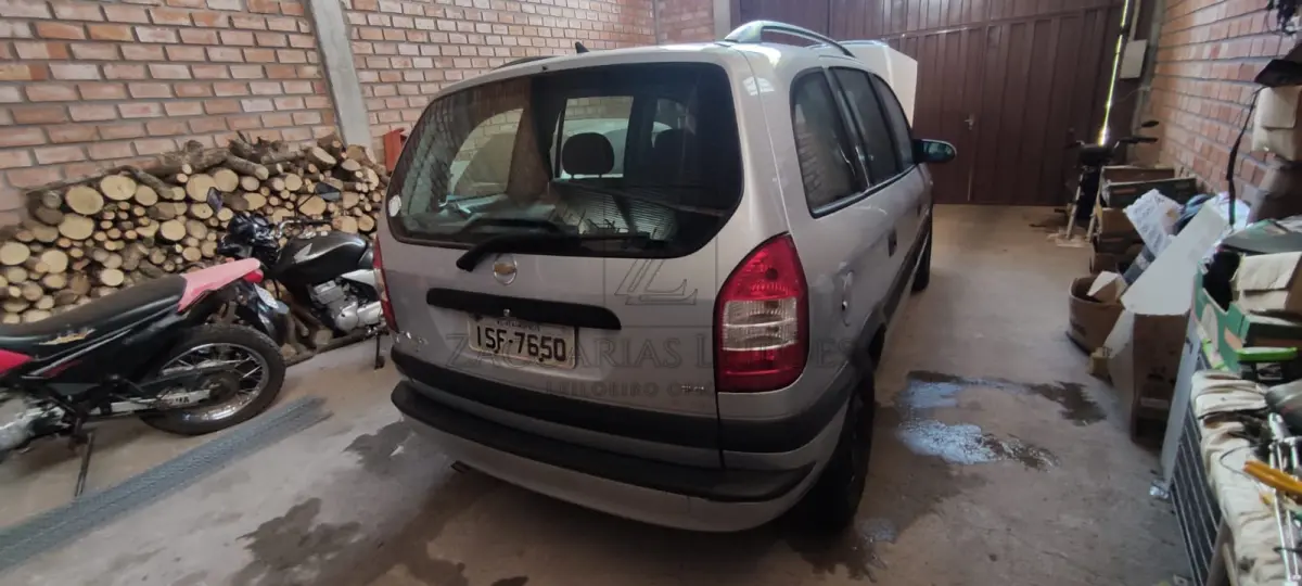 LOTE 007 - Um veículo marca GM/ZAFIRA EXPRESSION, ano/modelo 2011/2012, placas ISF-7650, cor prata, a gasolina/álcool, RENAVAM nº 00344404439, necessita reforma de motor.