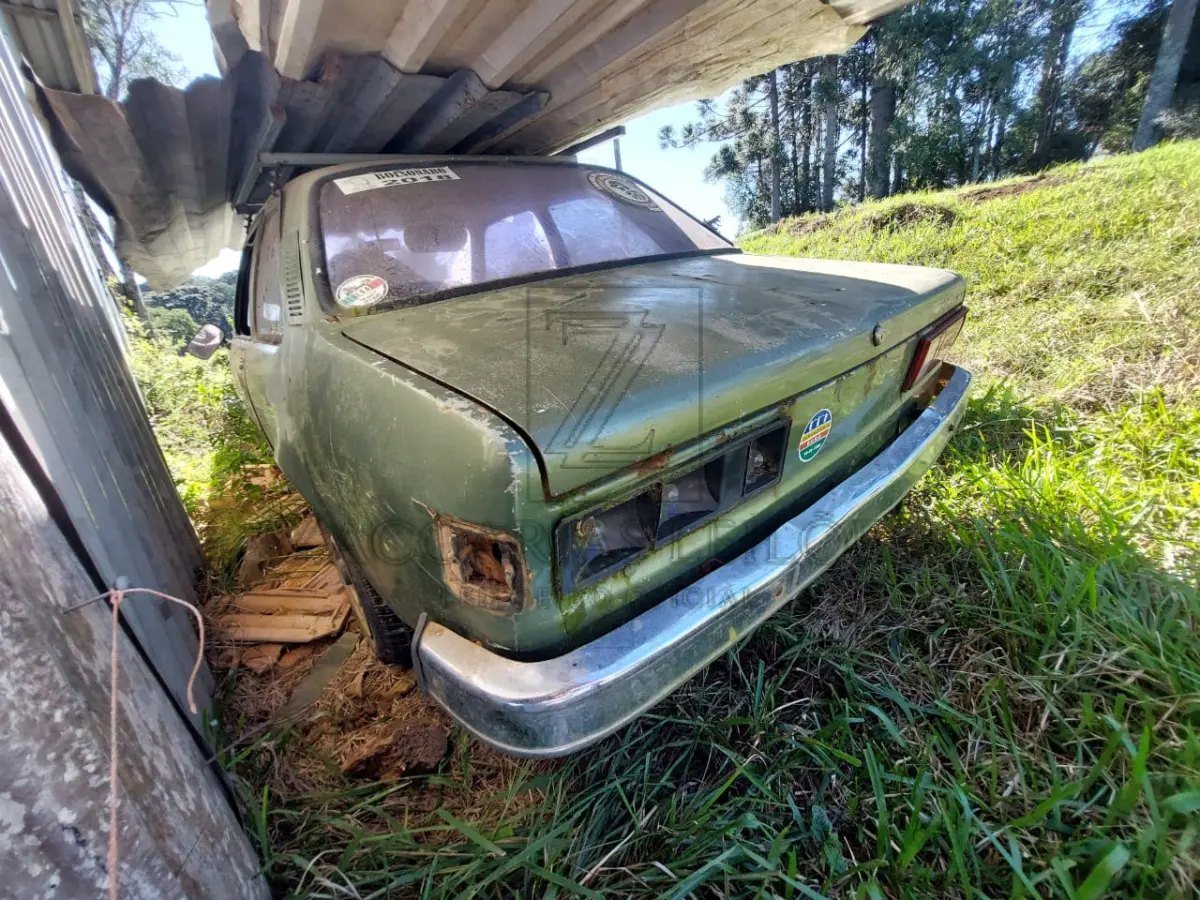 LOTE 009 - Um automóvel da marca GM CHEVROLET/CHEVETTE, na cor verde, placas IGI-9533, ano/modelo 1980/1980, RENAVAM 582598958, à gasolina.