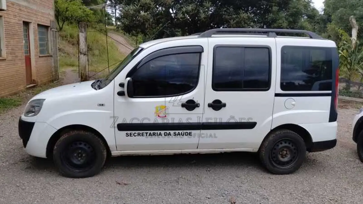 LOTE 003 - FIAT DOBLO ESSENCE E 1.8, ano/modelo 2017/2017, de cor branca, placa IXU-4085, motor flex.