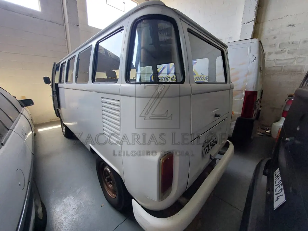 LOTE 004 - Uma camionete da marca VW/VOLKSWAGEN/KOMBI, placas IEK-5856, cor branca, ano/modelo 1996, , RENAVAM 648128148.