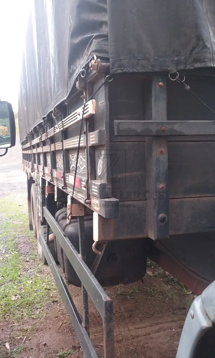 LOTE 011 - Carroceria Graneleira para Caminhão Truque, 7mX2,50m .