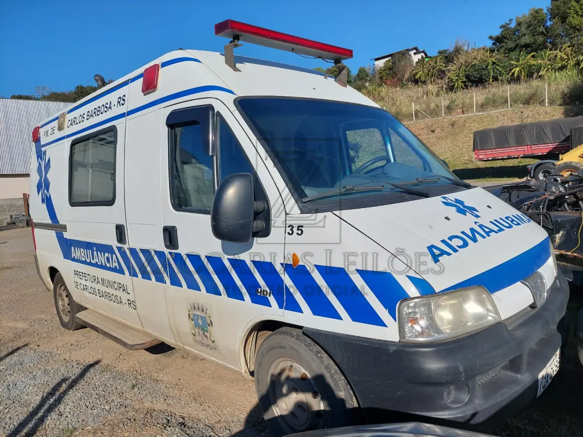 LOTE 006 - Automóvel da marca PEGEOT/BOXER HDI, placas IQA-0498, tipo camioneta/ambulância,  ano/modelo 2008/2009, RENAVAM 00157092879, a diesel.