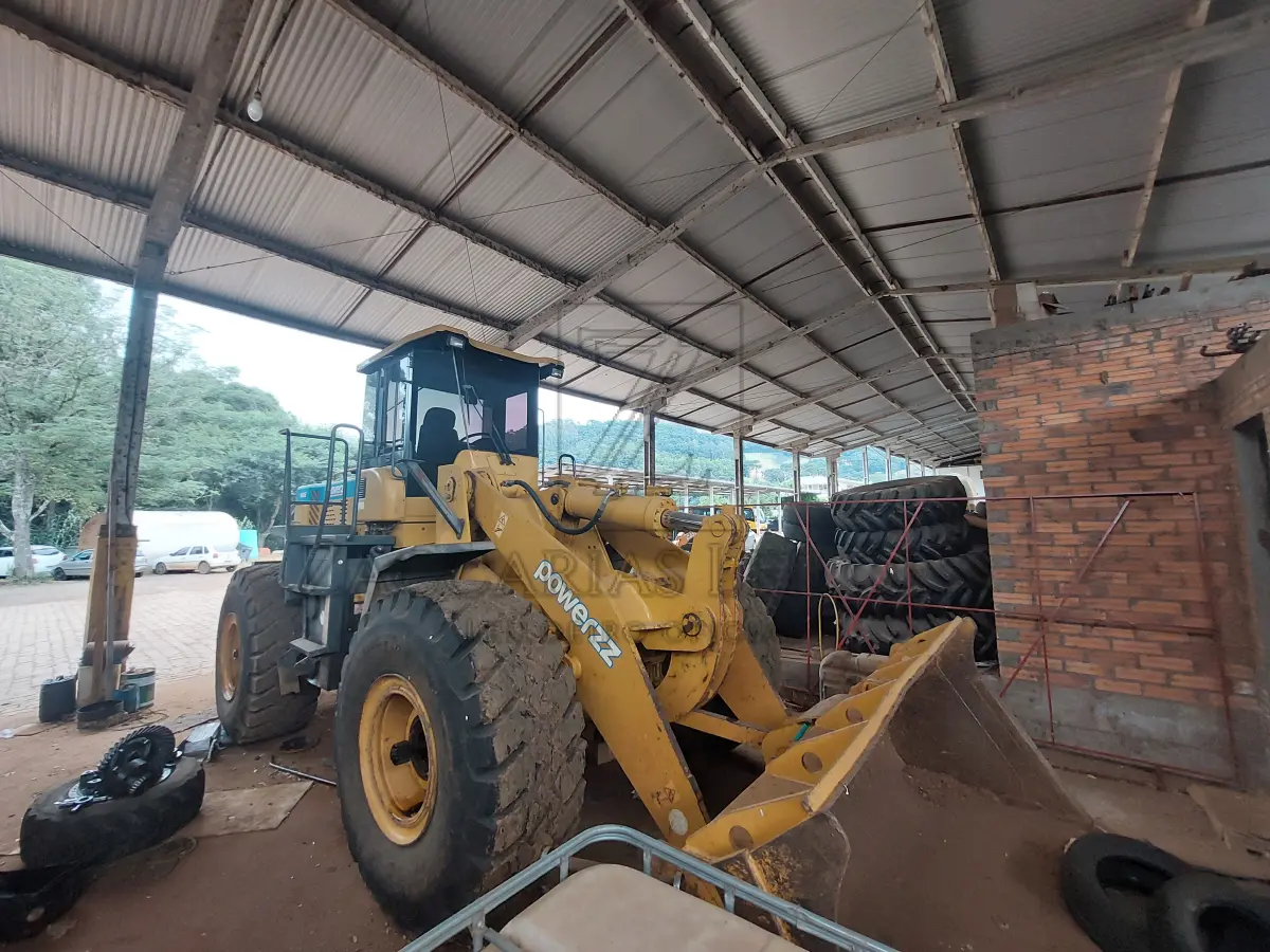 LOTE 001 - CARREGADEIRA DE RODAS POWERZZ, modelo 956E, ano 2018, 220 HP .