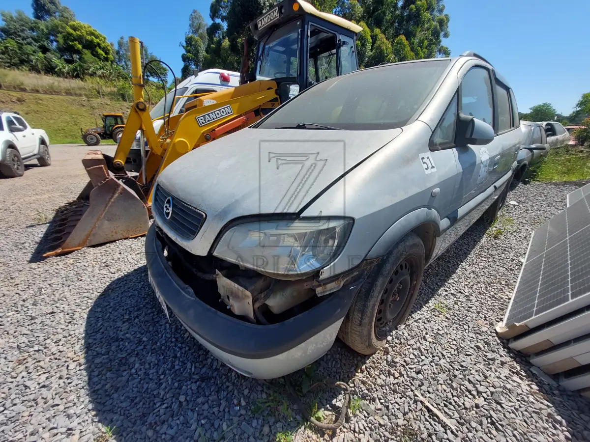 LOTE 008 - Veículo da marca CHEVROLET/ZAFIRA CD, placas ABW-1057, ano/modelo 2001/2002,  RENAVAM 00770924832, a gasolina.