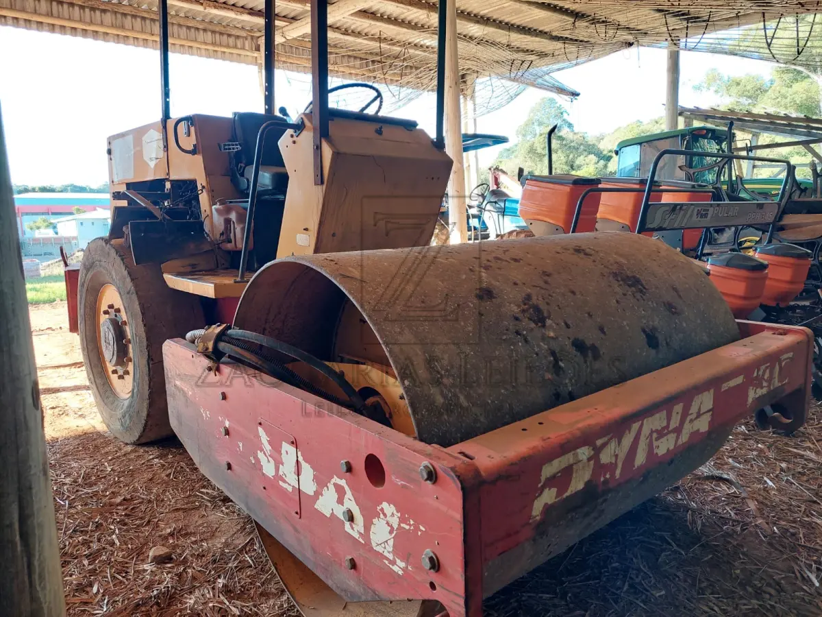 LOTE 005 - Rolo compactador marca DYNAPAC, ano 1997. (Bem nº 0647)
