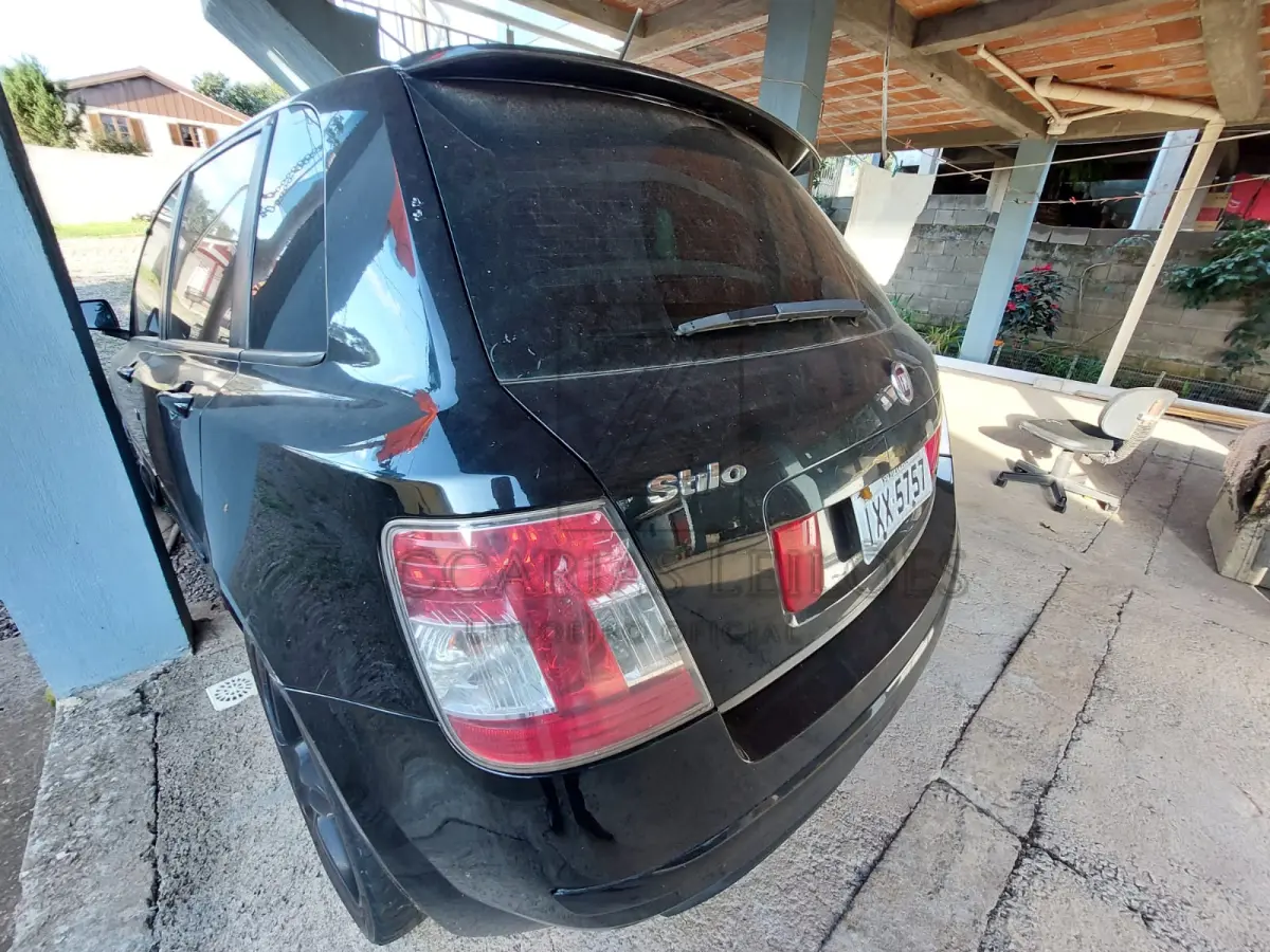 LOTE 007 - Um automóvel  da marca FIAT/STILO BLACKMOTION, placas IXX-5757, na cor preta, ano/modelo 2009/2010, RENAVAM  158979907.