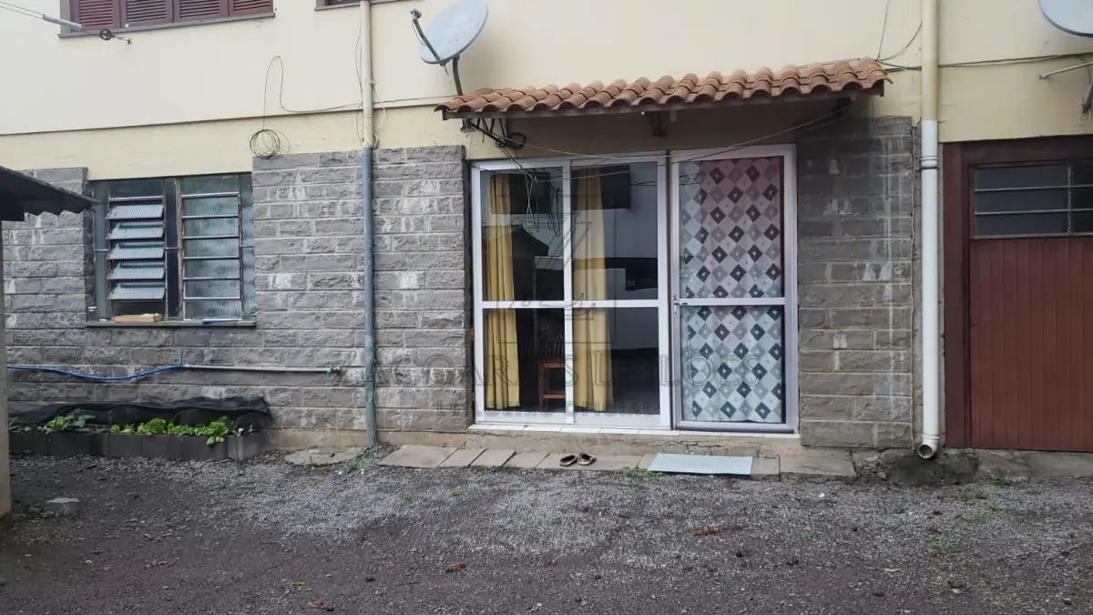 LOTE 003 - A nua propriedade dos direitos do Imóvel - Depósito 02, do Edifício Condomínio Rampon, de número 278, da Avenida Júlio de Castilhos, localizado no pavimento inferior, com frente para a Av. Júlio de Castilhos, número 270 para um observador localizado de frente para o prédio nesta Avenida, acesso pelos fundos do prédio, confrontando pela frente, lado sul, com a Dita Av. Júlio de Castilhos, aos fundos, lado norte, com terras do mesmo lote. ao leste, com terras do mesmo lote, e ao oeste, com o depósito, constituído de duas salas e um banheiro, com a área real privativa de 112,7500m2, área real de uso comum de 4,6264m2, perfazendo a área real total de 117,3764m2, correspondendo-lhe nas coisas de uso comum, indivisíveis e inalienáveis do edifício, inclusive no terreno onde o mesmo está construído a fração ideal de 0,2248 o terreno sobre o qual o edifício foi construído, é constituído de parte do lote número 30, da rua General Flores da Cunha, nesta cidade, com a área de 375,00m2, medindo 15,00m de frente ao SUL, à Avenida Júlio de Castilhos, lado par, tendo igual medida nos fundos, por 25,00m de extensão da frente ao fundo, por ambos os lados forma esquina pelo Oeste, com a Rua General Flores da Cunha, no quarteirão formado por essas vias públicas mais Avenidas Adolfo Schneider e Placidina de Araújo. MATRÍCULA Nº 13.111, do Registro de Imóveis de Nova Prata.