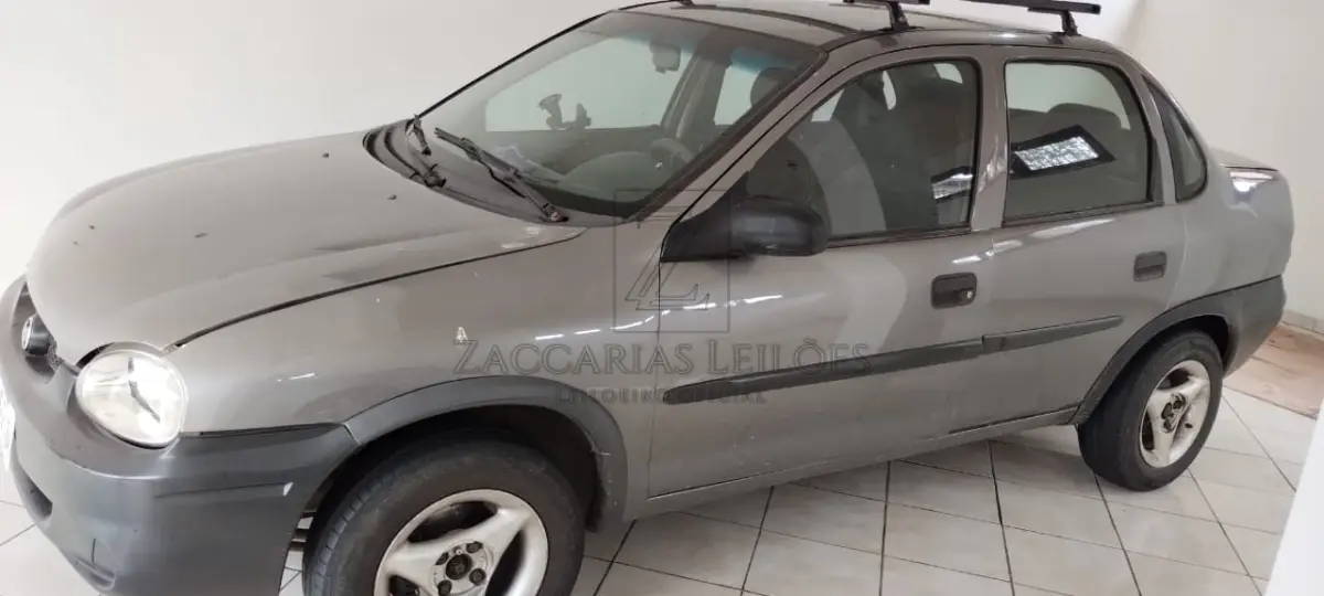 LOTE 008 - Um automóvel da marca GM/CHEVROLET/CORSA CLASSIC, placas ILS-2184, na cor cinza,  ano/modelo 2003/2004, RENAVAM 823464172.