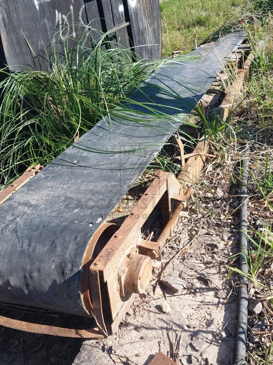 LOTE 007 - Lote de Sucatas: 2 Esteiras, tanque, unidades condensadoras e ferro.