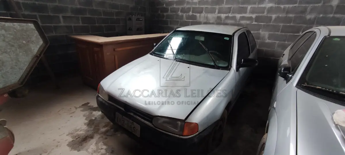 LOTE 003 - Um automóvel da marca VW/GOL  SPECIAL, placas IKZ-6850, ano/modelo 2002/2003, na cor prata, RENAVAM 796295069.