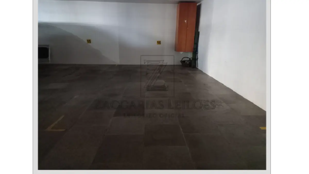 LOTE 002 - MATRICULA: 36.497 IMOVEL:  ESPAÇO ESTACIÖNANENTO 16 - localizado no Subsolo do edifício denominado " EDIFICIO  GÊNOVA", sito na Rua João Antoniazzi, esquina, com a Rua Giacomo Ceconello, nº 10, nesta cidade,  dita unidade está localizada a direita, na frente, de quem olhar o prédio a partir da Rua João Antoniazzi,  entre o espaço estacionamento 15 e a parede oeste do prédio, com acesso pela Rua Giacomo Ceconello,  com 15,150814m² de área real total; 13,000000m" de área real privativa e 2,150814m² de área de uso  comum, correspondendo-lhe, desta maneira, a fração ideal equivalente a 0,003721 do terreno e nas  demais coisas de uso comum e fim proveitoso do edifício. Dito terreno onde se ergue a construção, está  localizado na zona urbana desta cidade, parte do lote 61, esquina das Ruas Giacomo Ceconello e João  Antoniazzi, no quarteirão formado pelas citadas ruas, mais a Rua Emilio Conci e Rua Humaitá, com a  área de 565,50m2 (quinhentos e sessenta e cinco metros e cinquenta decímetros quadrados),  confinando: ao NORTE, na extensão na de 29,00m, com o lote no 59; ao SUL, na mesma extensão com a Rua Giacomo Ceconello; ao LESTE, na extensão de 19, 50m, contados de norte a sul, uma parte de  12,00m, com o lote no 62, e o restante, 7,50, com o lote no 64; e OESTE, com a Rua João  Antoniazzi.