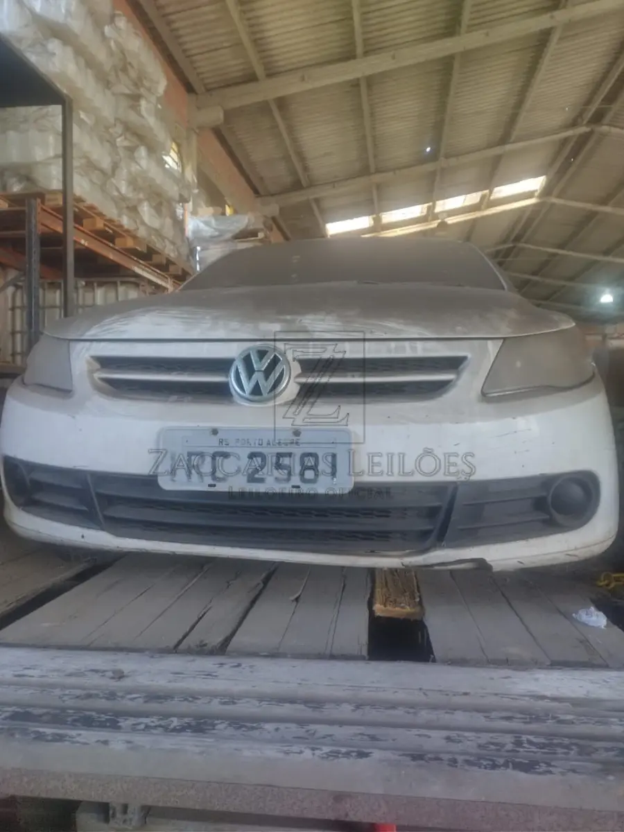 LOTE 006 - Um automóvel da marca VW-VOLKSWAGEN/GOL 1.0, placas IRC-2581, cor branca,  ano/modelo 2010/2011, RENAVAM 231553986.