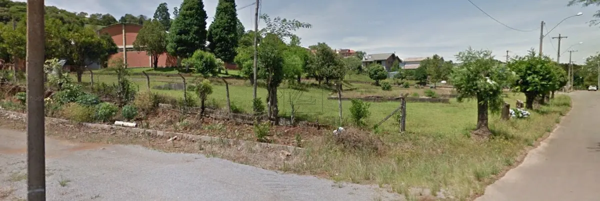 LOTE 001 - IMÓVEL – Uma gleba de terras e parte do lote rural nº 17, na secção Barra Seca, no município  de Parai/RS, com a área superficial de 8.000,00m², com um prédio de alvenaria para indústria com  1.703,00m², confrontando a área: ao NORTE, na extensão de 90,00m; com terras Maria Di Domenico e  outros; ao SUL, na extensão de 127,00m; com terras de Júlio Turcatto; ao LESTE, na extensão de  79,29m; com terras de Maria Di Domenico e outros; e ao OESTE na extensão de 79,29m, com área  remanescente de Maria Di Domenico Bregalda e outros, pela divisa da faixa de domínio da RS/438,  MATRÍCULA Nº 9.051, do Ofício dos Registros Públicos da Comarca de Casca/RS.