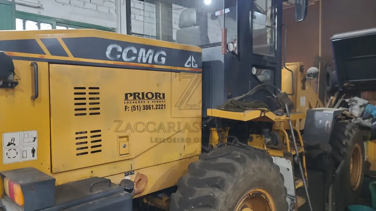 LOTE 001 - Carregadeira 350H da marca CCMG, ano 2013.