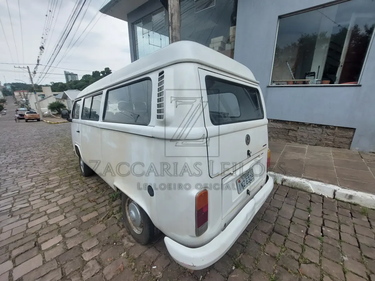 LOTE 005 - Uma camionete da marca VW/KOMBI, placas INZ-6329, ano/modelo 2007/2008, na cor branca, RENAVAM 928348652, à Gasolina/Álcool e GNV.