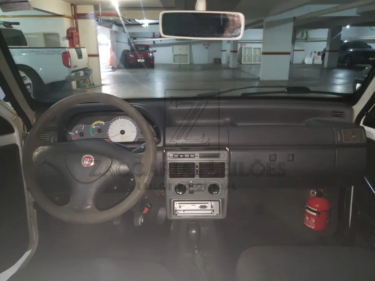 LOTE 006 - Um automóvel da marca FIAT/UNO MILLE ECONOMY, placas IPO0292, na cor branca, ano  modelo 2009/2009, RENAVAM 125795882.