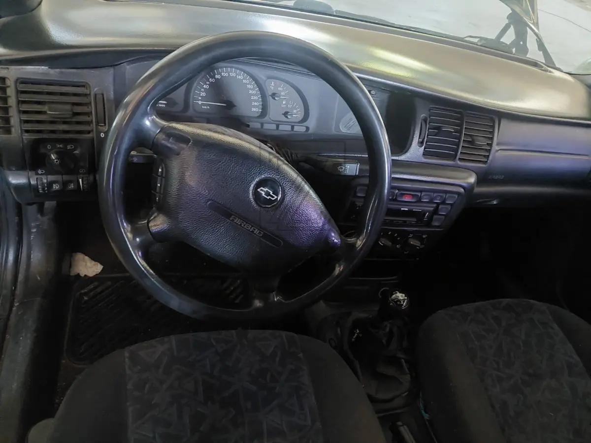 LOTE 005 - Um automóvel da marca GM-CHEVROLET/VECTRA CD, placas IFQ-7698, na cor verde,  ano/modelo 1996/1997, RENAVAM 664073484.