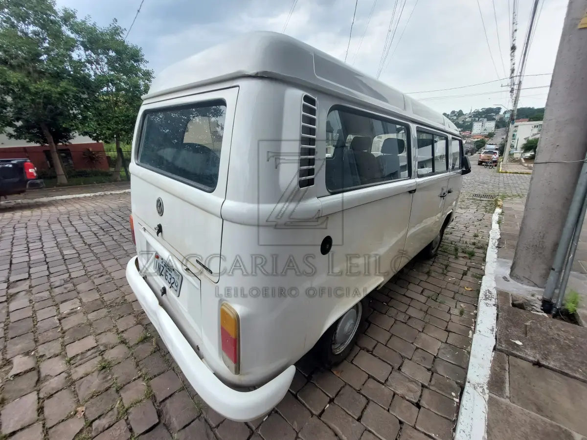 LOTE 005 - Uma camionete da marca VW/KOMBI, placas INZ-6329, ano/modelo 2007/2008, na cor branca, RENAVAM 928348652, à Gasolina/Álcool e GNV.