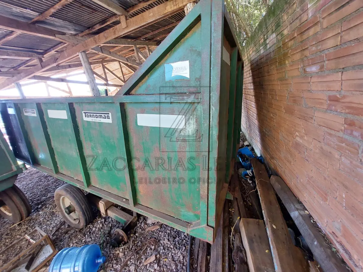 LOTE 009 - Carreta agrícola metálica da marca TORNMAQ.