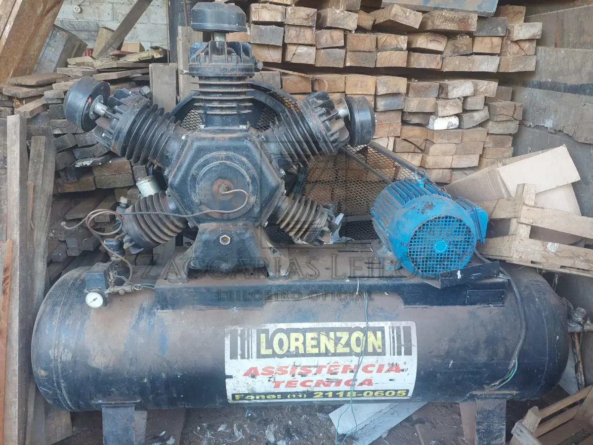 LOTE 002 - 1. Compressor trifásico, marca Schulz, vol 308,5, nr. Série: 364781, em bom estado de conservação.