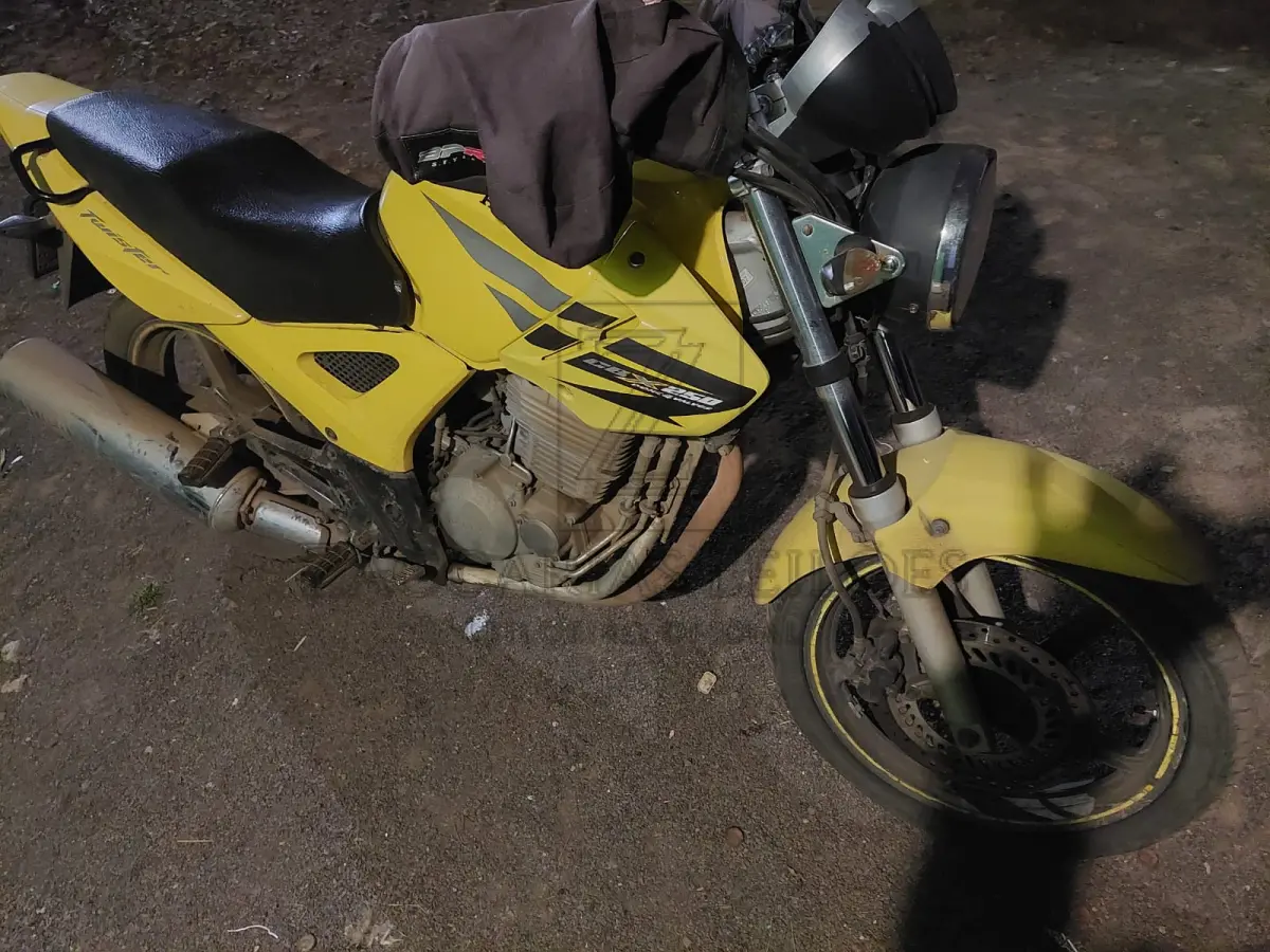 LOTE 011 - Uma motocicleta da marca HONDA/CBX 250 TWISTER, placa INW-2A72, na cor amarela,  ano/modelo 2007/2007, RENAVAM 921224435.