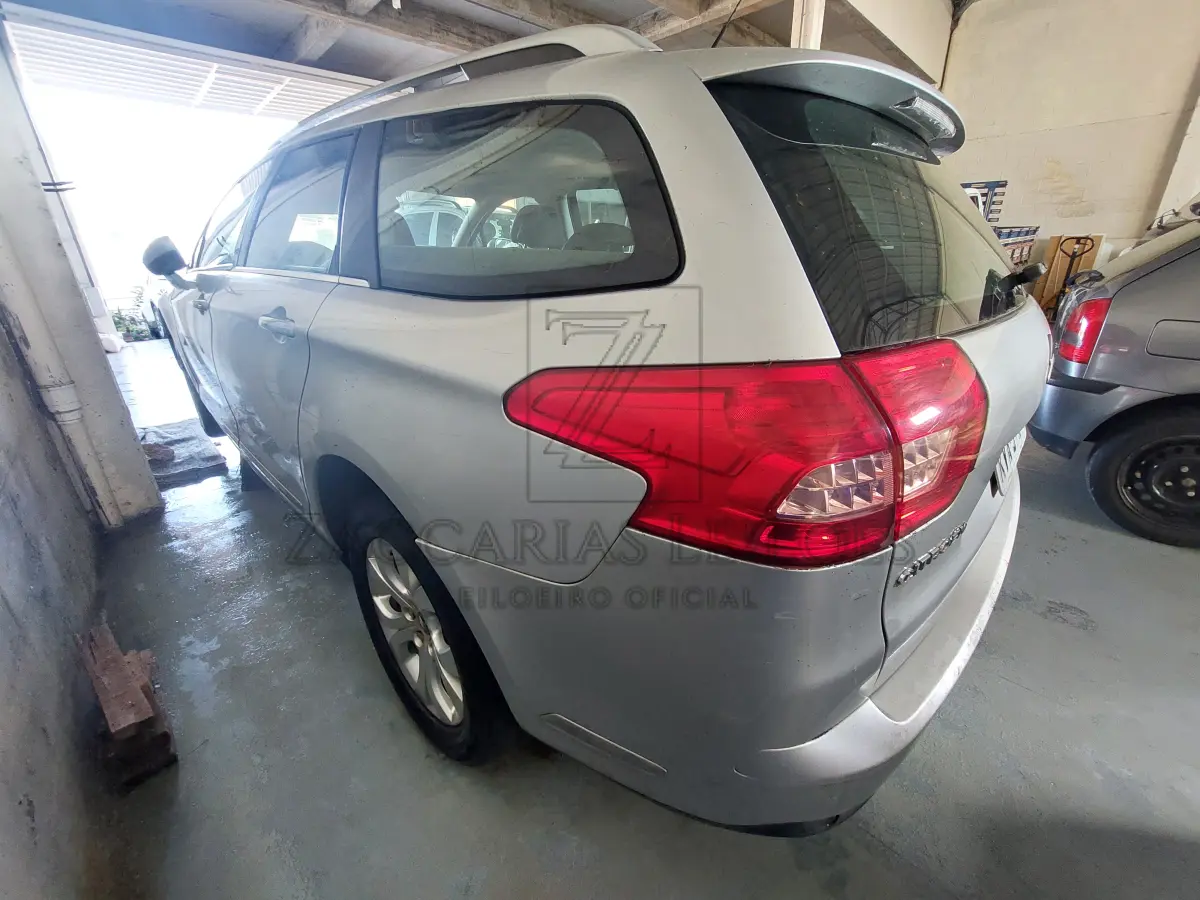 LOTE 001 - I/CITROEN C5 EX20 BK BVA, Placa: KVA5137, Fabricação/Modelo: 2008 2009, RENAVAM: 00117010782 Categoria: Particular / Espécie: Passageiro Tipo: Automóvel Carroceria: Procedência: Estrangeiro Cor: Prata Combustível: Gasolina, com chaves.