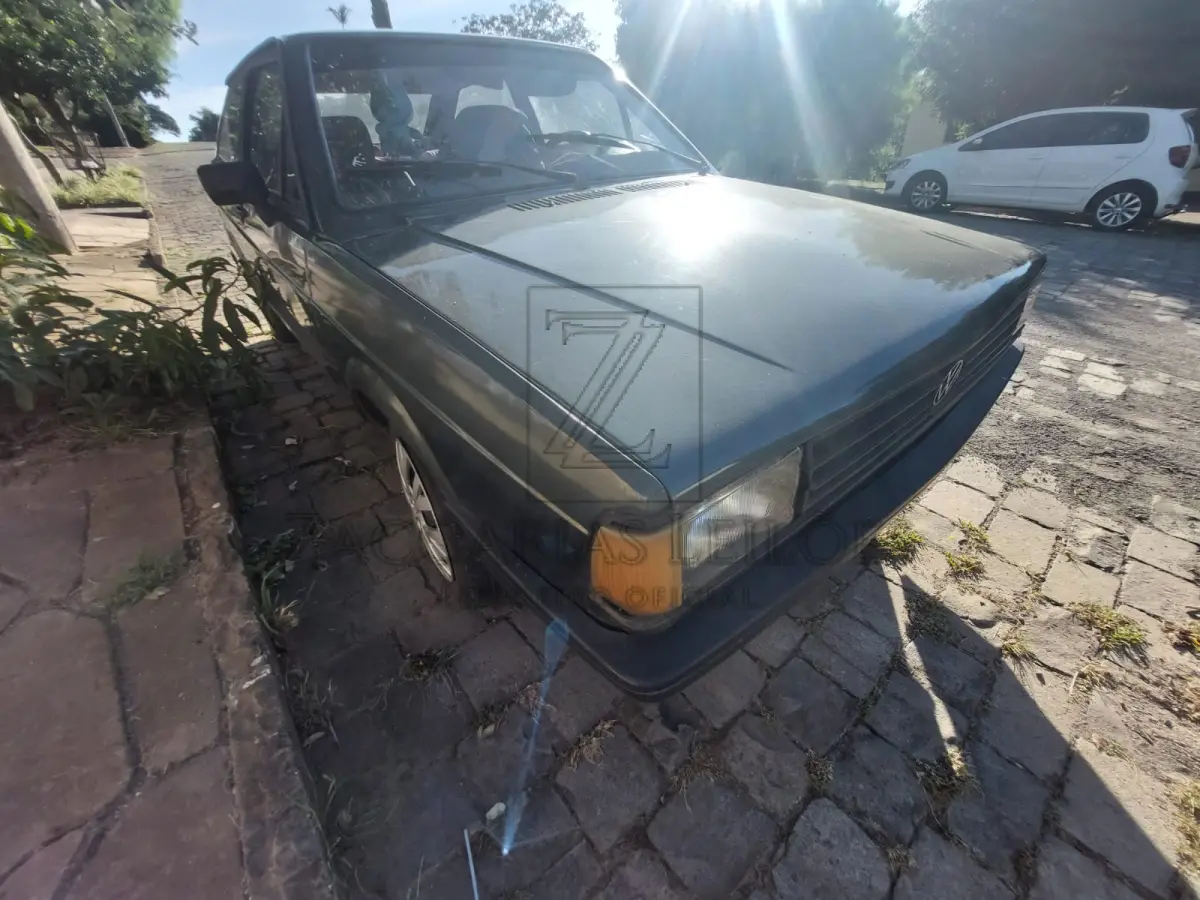 LOTE 011 - Um automóvel da marca VW-VOLKSWAGEN/GOL GL, placas IGU-1801, na cor verde, à  gasolina, ano/modelo 1987/1987, RENAVAM 562591583.