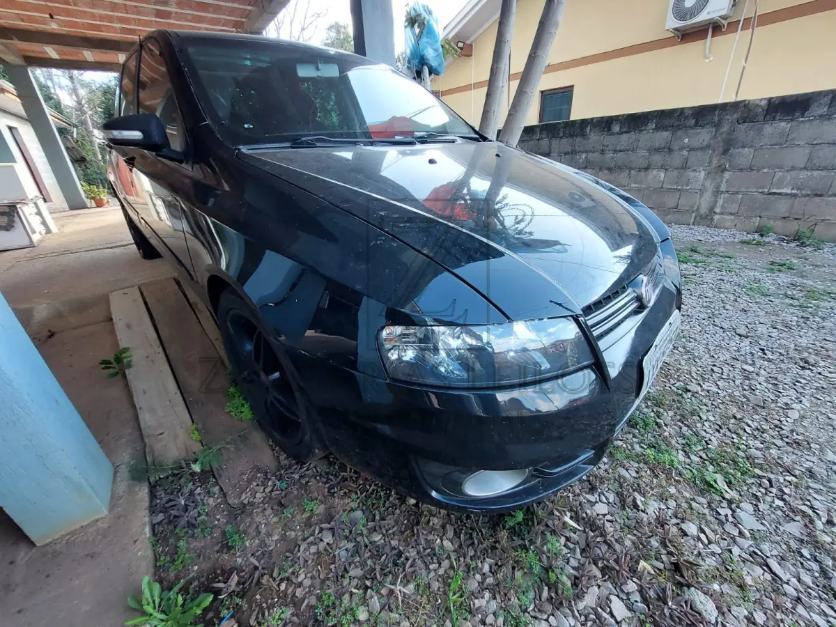 LOTE 007 - Um automóvel  da marca FIAT/STILO BLACKMOTION, placas IXX-5757, na cor preta, ano/modelo 2009/2010, RENAVAM  158979907.