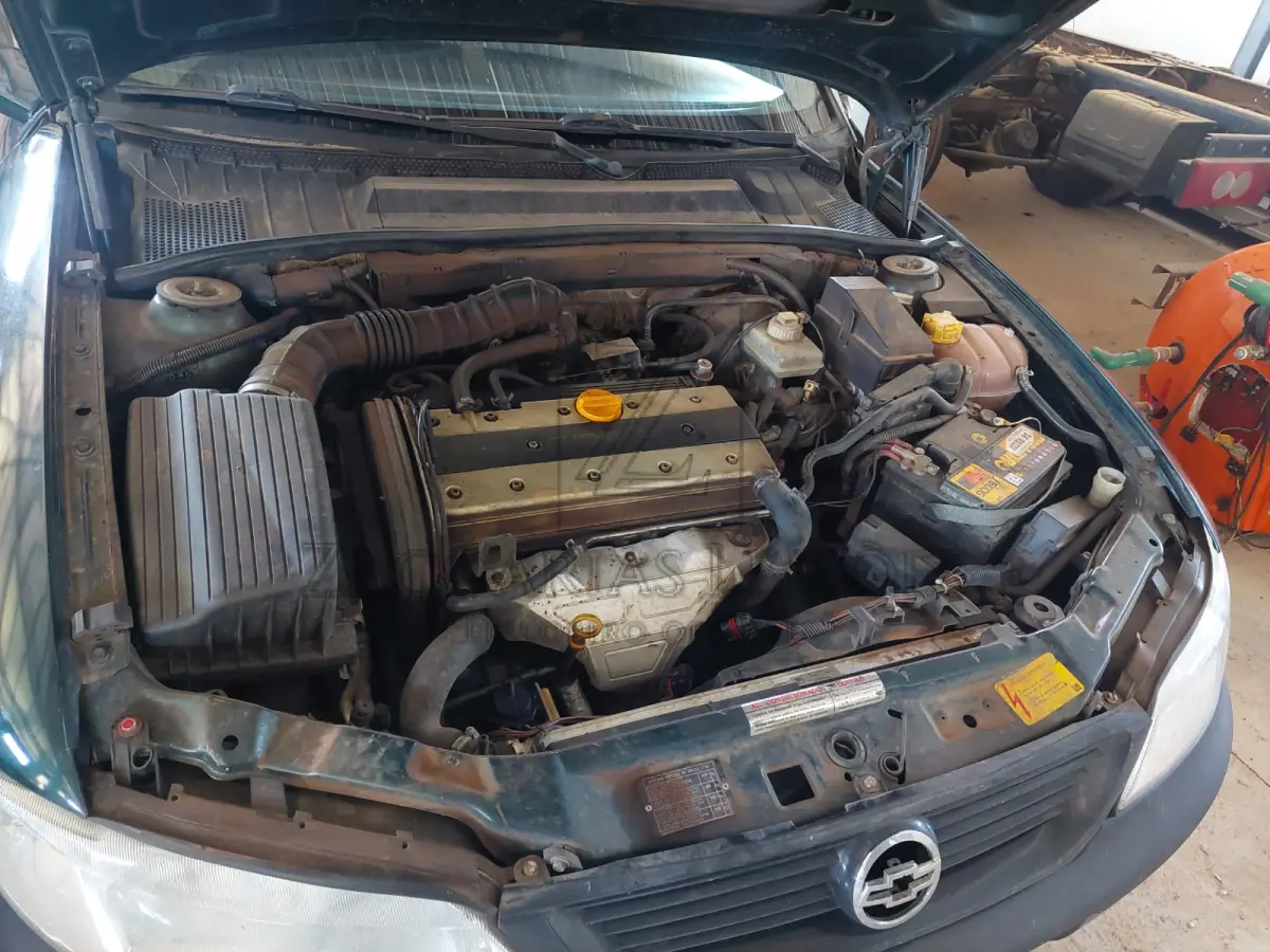 LOTE 005 - Um automóvel da marca GM-CHEVROLET/VECTRA CD, placas IFQ-7698, na cor verde,  ano/modelo 1996/1997, RENAVAM 664073484.