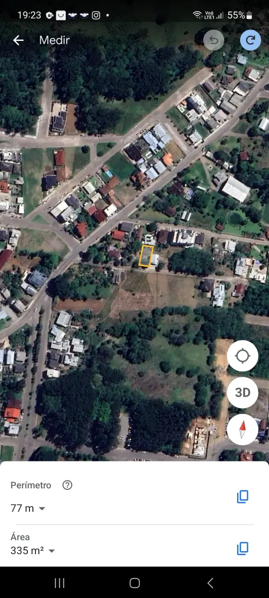 LOTE 001 - Imóvel: 4ª parte do lote rural letra F da Linha Barão do Triunfo, neste município, com área de 375,00m² de terras, com quarta parte no chalet, confinando a área maior: ao norte, com terras do mesmo lote letra F dos vendedores ou que foram de Roberto C. Simonato; ao sul, com o lote letra G; ao leste, com terras do mesmo lote letra F do vendedor ou que foram de Roberto C. Simonato, e ao oeste, com a Estrada Geral nova, nos termos da escritura pública de Compra e Venda, lavrada por Saul S. Santos em 08 de julho de 1958, que citou como origem a transcrição do Livro 3/R nº 14.405 lançada a transcrição em 13 de outubro de 1967, com as condições de “estilo”, tudo conforme Matrícula nº 20.351 no Registro de Imóveis.