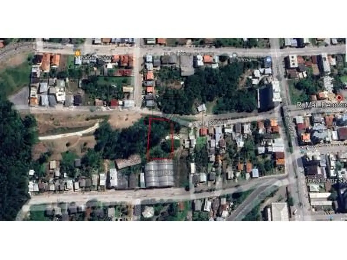 LOTE 003 - 2 - Imóvel: O lote  urbano nº 27 da rua Marechal Deodoro da Fonseca, ala sul, nesta cidade, distando 180,00 metros da  rua Pinheiro Machado, com área de 1.500,00m² de terras sem benfeitorias, que confrontam: ao norte,  com a rua Marechal Deodoro da Fonseca; ao sul, com o lote nº 35 da rua Júlio de Castilhos; ao leste, com  o lote nº 25 e ao oeste, com o lote nº 29, ambos da mesma Rua Marechal Deodoro da Fonseca, Matrícula  nº 12.157 do R. I. da Comarca de Veranópolis/RS.