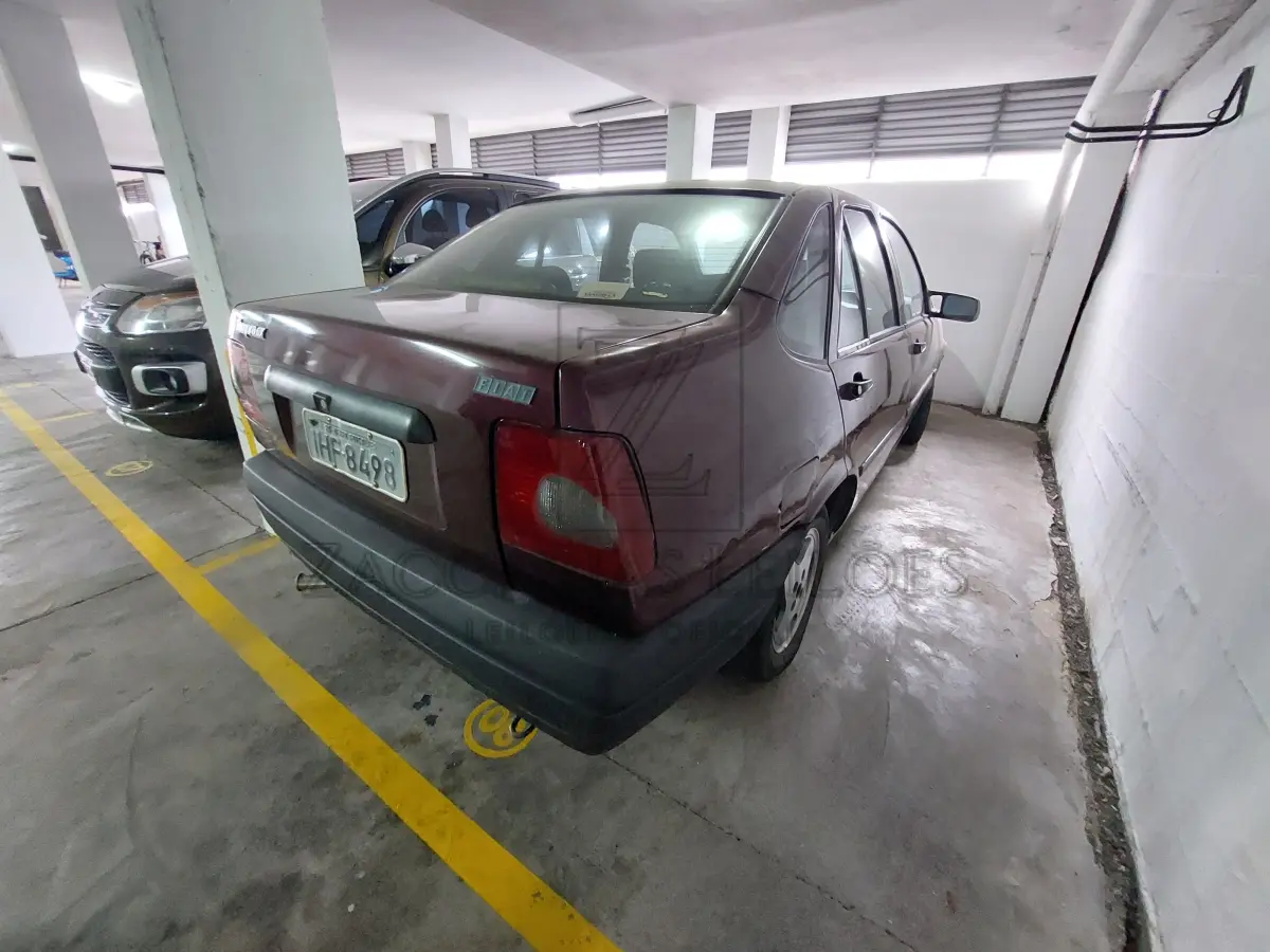 LOTE 002 - Um automóvel da marca FIAT/TEMPRA SX, placas IHF-8498, na cor vermelha,  ano/modelo 1998/1998, à gasolina, RENAVAM 00694527157.