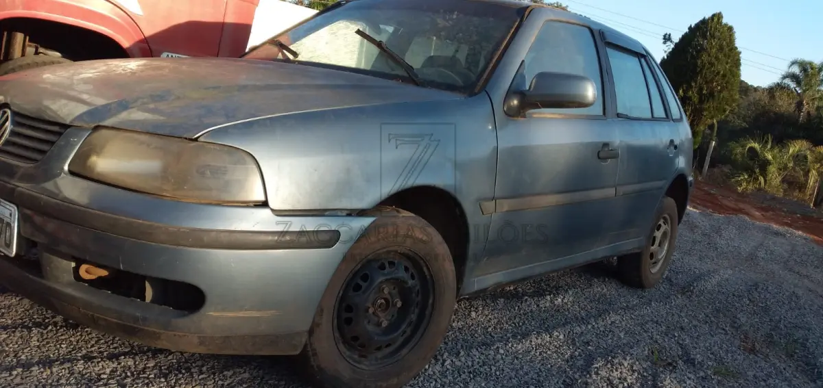LOTE 007 - Um automóvel da marca VOLKSWAGEN/GOL  16V, placas HPG-1470, na cor cinza, à gasolina, ano/modelo 2000/2000, RENAVAM nº 732972892