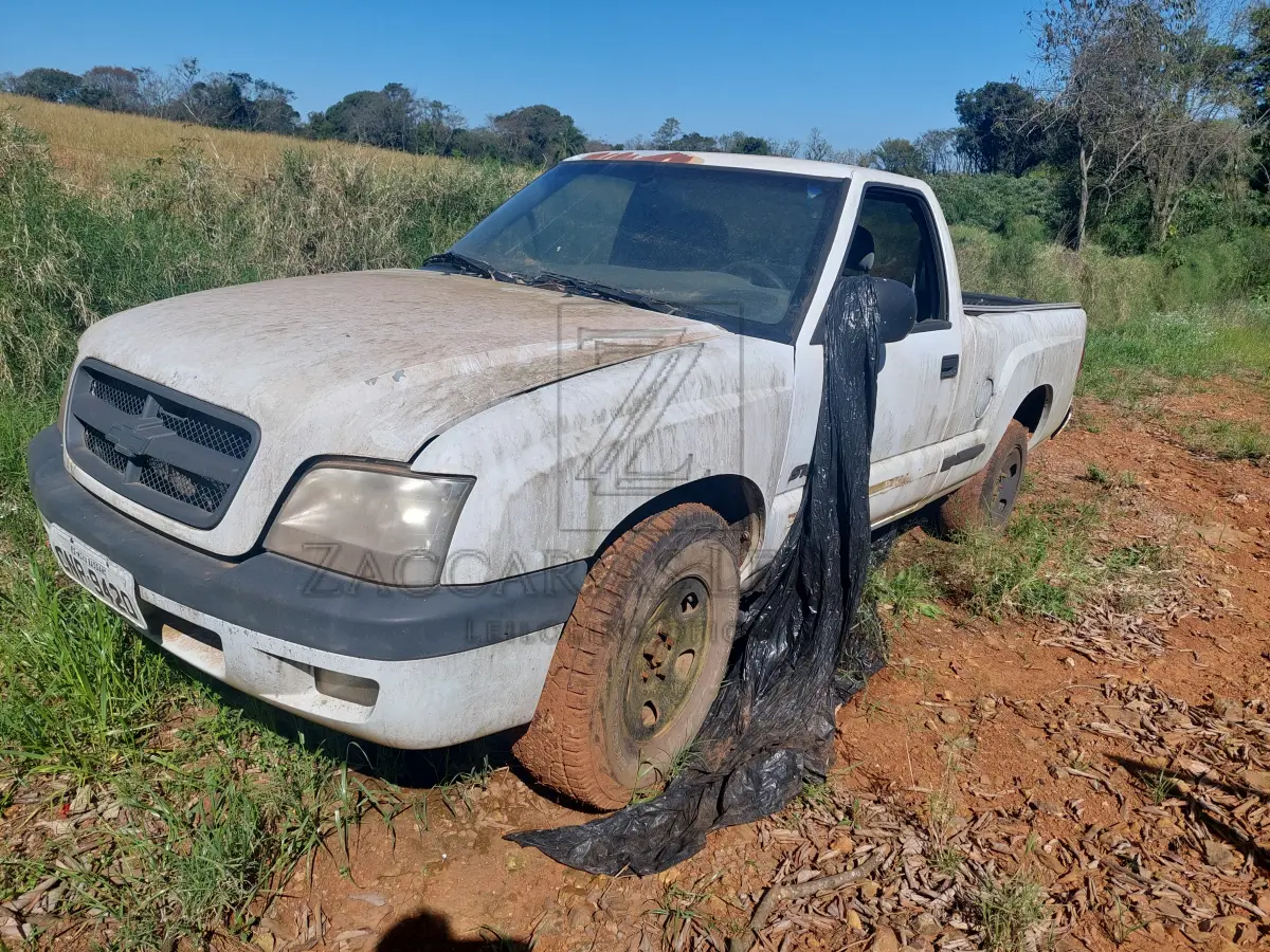 LOTE 008 - Veículo GM/S10 2.4 S, cor branca, placa CNP9420, ano e modelo 2001, gasolina, RENAVAM  762818298.