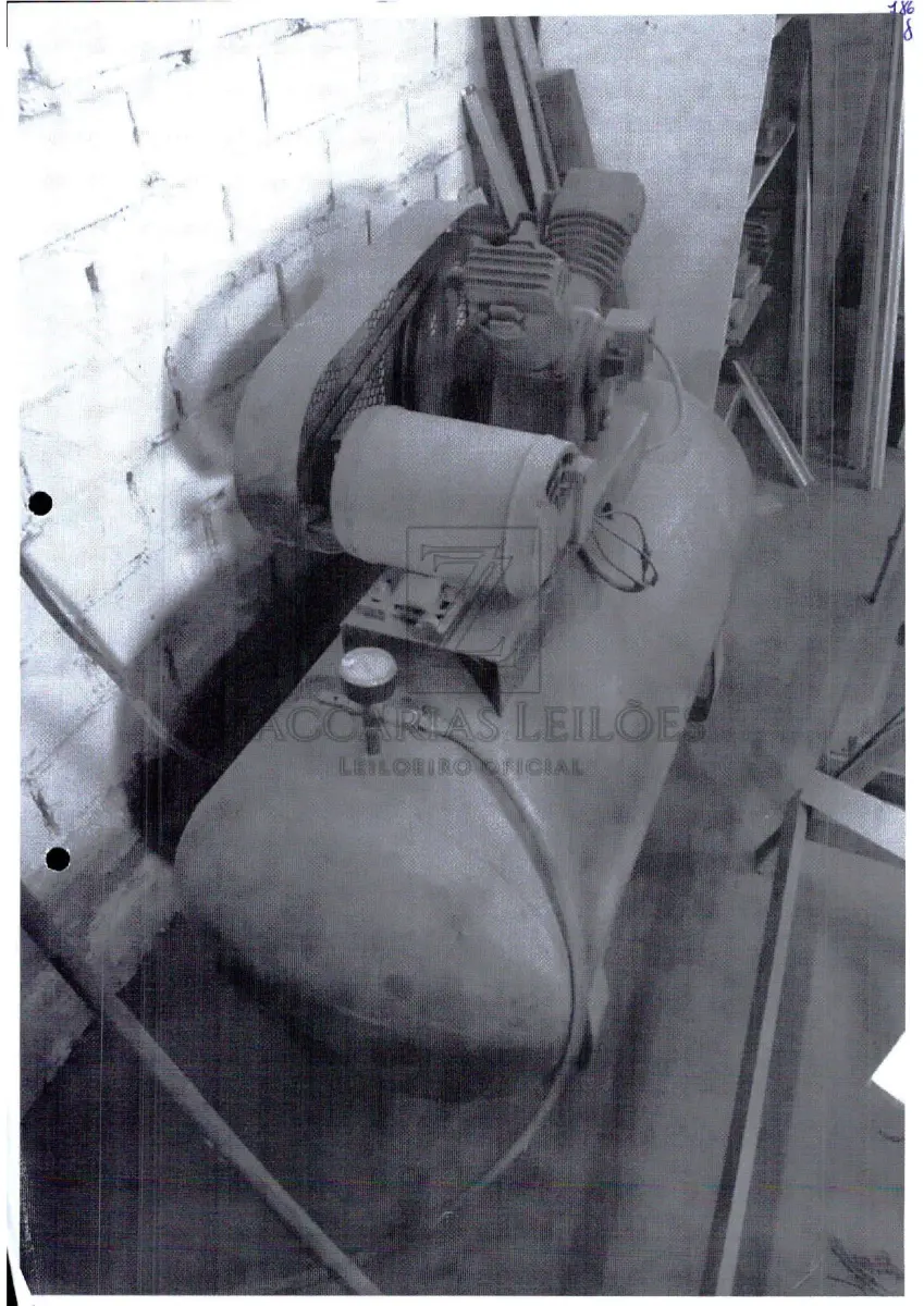 LOTE 008 - Um compressor de ar, marca Wetze, com 200 pés, modelo WTV-10-200, em regular  funcionamento.