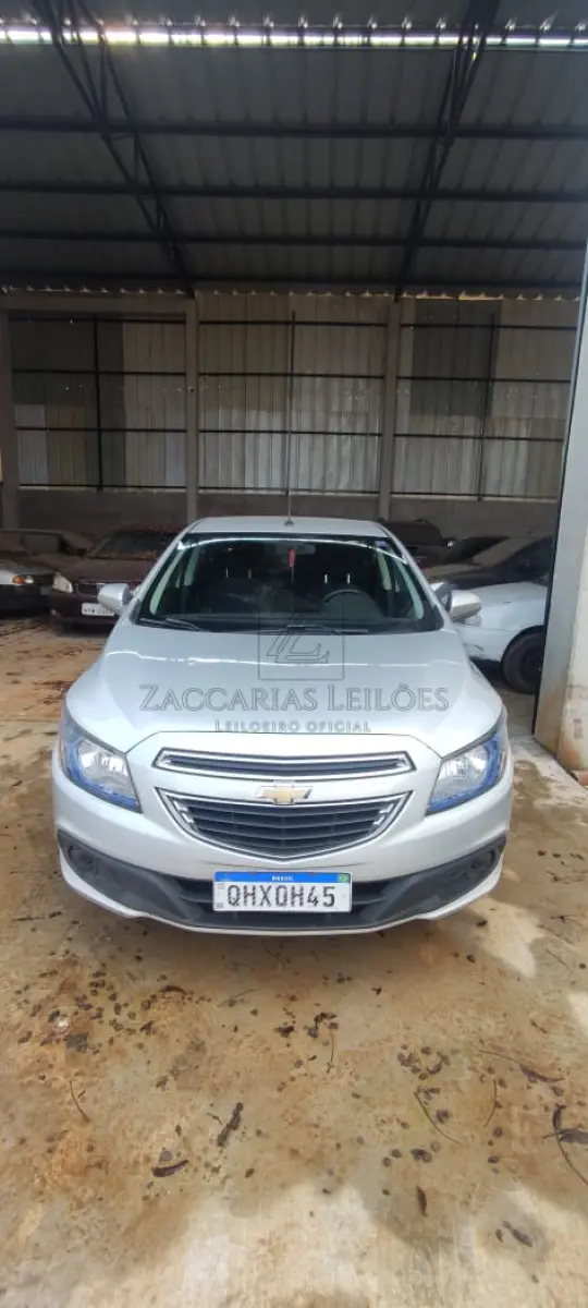 LOTE 003 - Um automóvel da marca CHEVROLET/PRISMA 1.4 MT LT, placas QHX0H45, na cor prata, à  álcool/gasolina, ano/modelo 2016/2016, RENAVAM 1090265198.