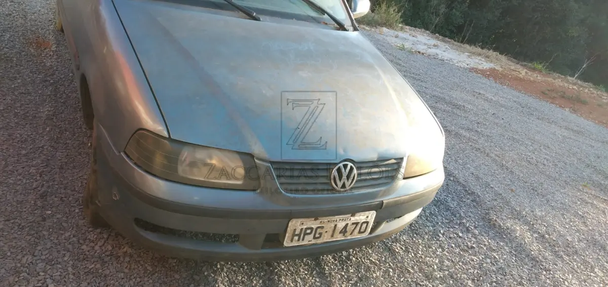LOTE 007 - Um automóvel da marca VOLKSWAGEN/GOL  16V, placas HPG-1470, na cor cinza, à gasolina, ano/modelo 2000/2000, RENAVAM nº 732972892