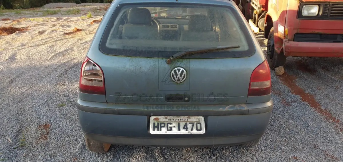 LOTE 007 - Um automóvel da marca VOLKSWAGEN/GOL  16V, placas HPG-1470, na cor cinza, à gasolina, ano/modelo 2000/2000, RENAVAM nº 732972892