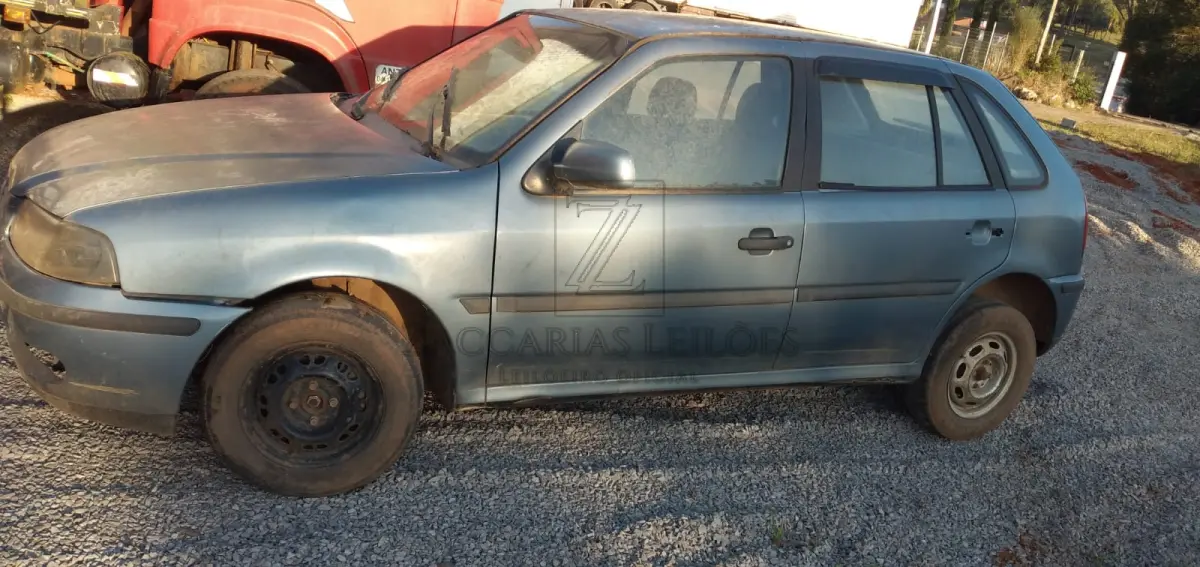 LOTE 007 - Um automóvel da marca VOLKSWAGEN/GOL  16V, placas HPG-1470, na cor cinza, à gasolina, ano/modelo 2000/2000, RENAVAM nº 732972892