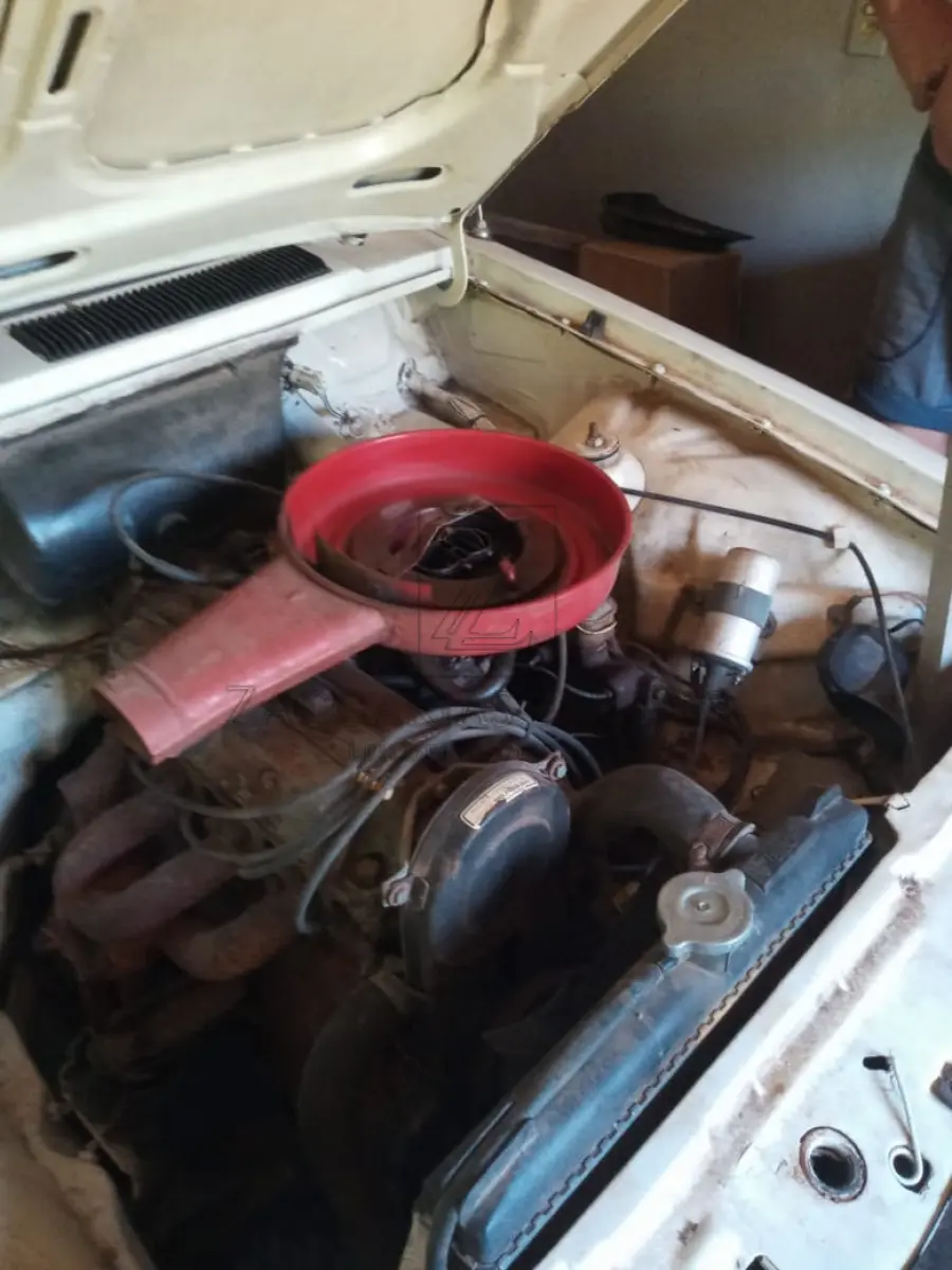 LOTE 010 - Um automóvel da marca GM-CHEVROLET/CHEVY 500,  placas IBW8011, na cor branca, ano/modelo 1986/1986, à gasolina, RENAVAM 574821651.
