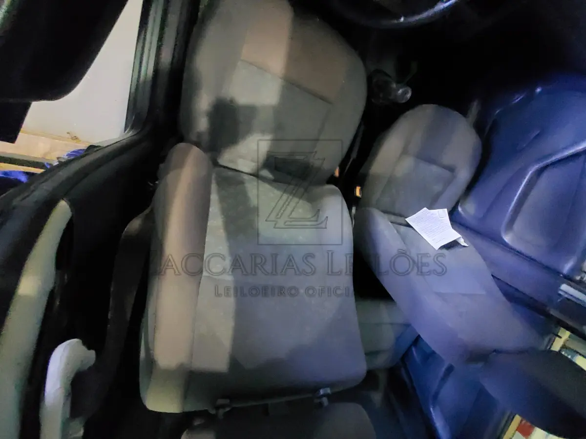 LOTE 001 - Veículo VW/GOL 1.6 POWER, ano/modelo 2003/2004, cor cinza, gasolina, placa ILK4I70, RENAVAM 00812760743.