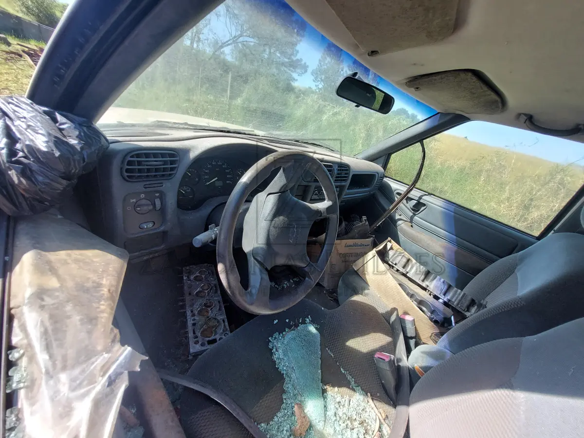 LOTE 009 - Veículo GM/S10 2.4 S, cor branca, placa CNP9420, ano e modelo 2001, gasolina, RENAVAM  762818298.