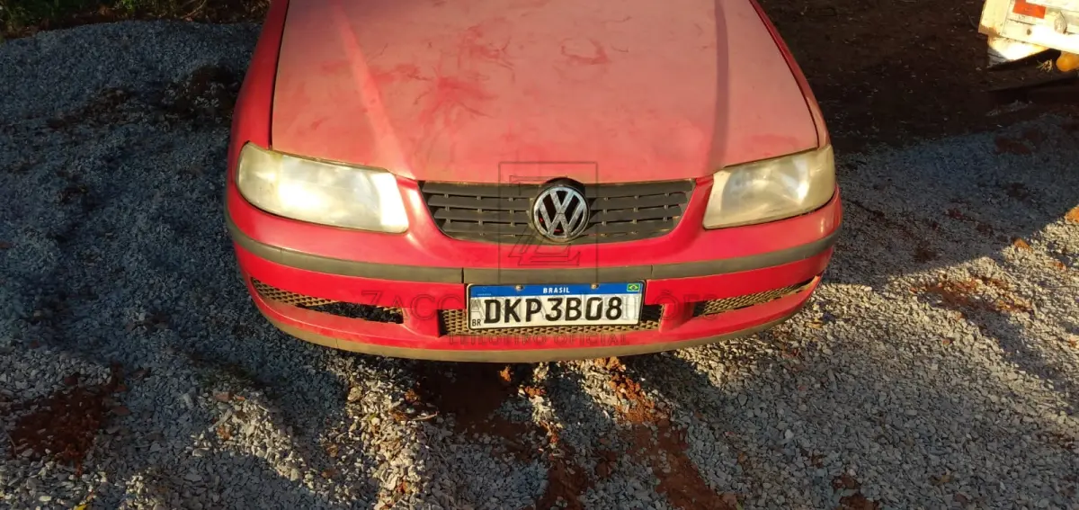 LOTE 009 - Um automóvel da  marca VOLKSWAGEN/GOL 1.0, placas DKP-3B08, na cor vermelha, à gasolina, ano/modelo 2003/2004,  RENAVAM nº 817338640.