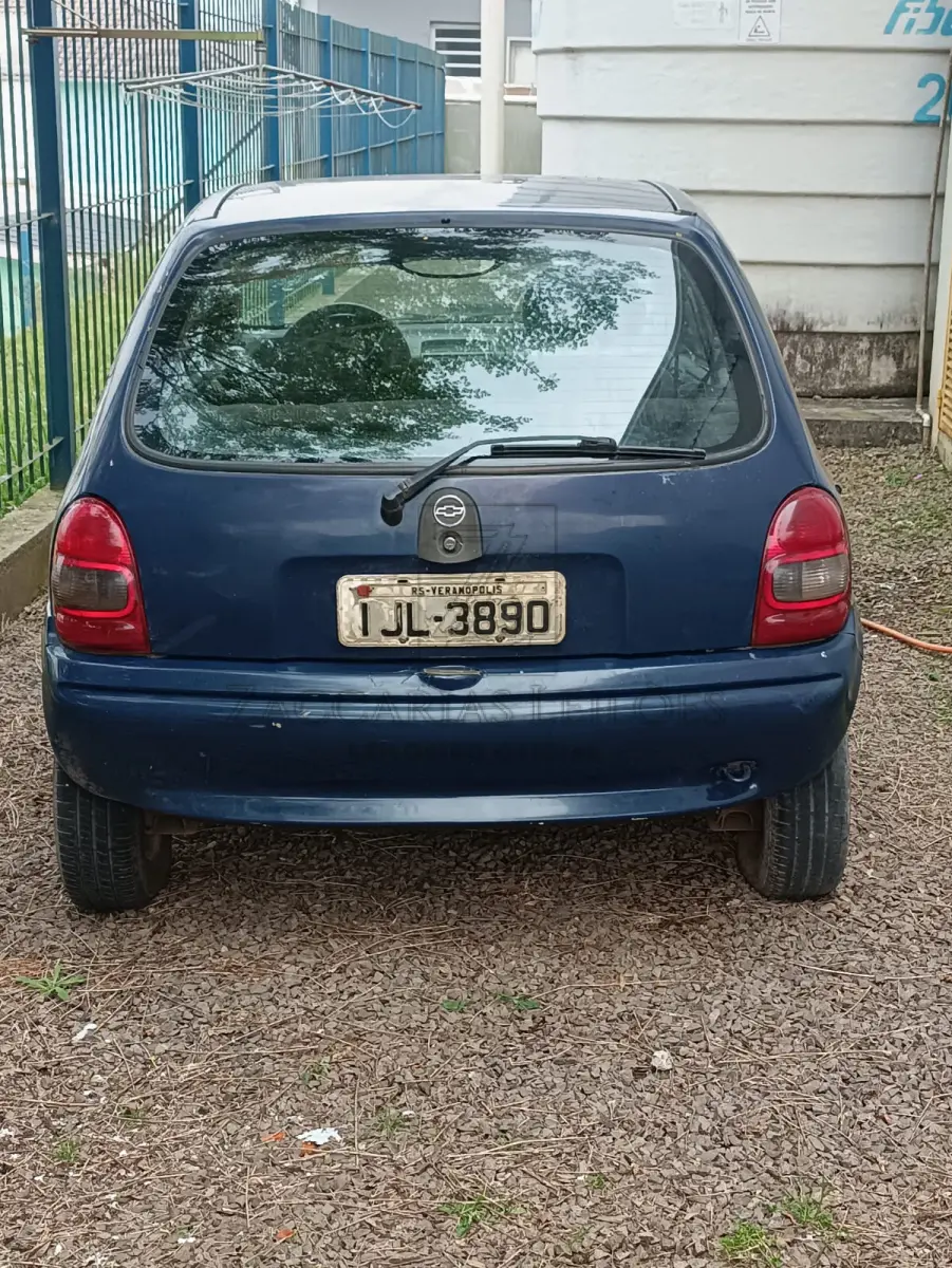 LOTE 008 - Um automóvel da marca GM-CHEVROLET/CORSA WIND, placas IJL3890, na cor azul, à gasolina,  ano/modelo 2000/2000, RENAVAM nº 735309710.